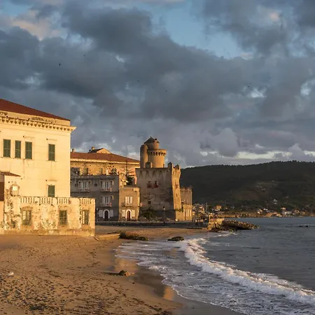 Hotel Torre Perrotti - Le *